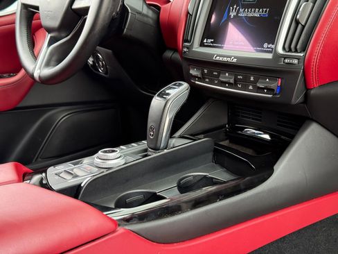 Used 2019 Maserati Levante AWD/4WD image 23