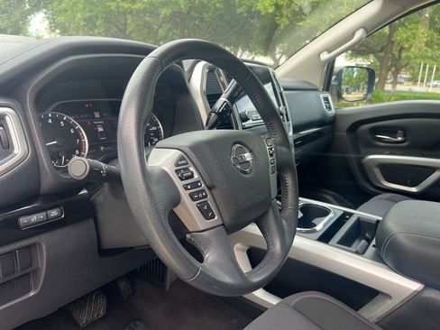 Used 2021 Nissan Titan SV w/ SV Convenience Package RWD image 23