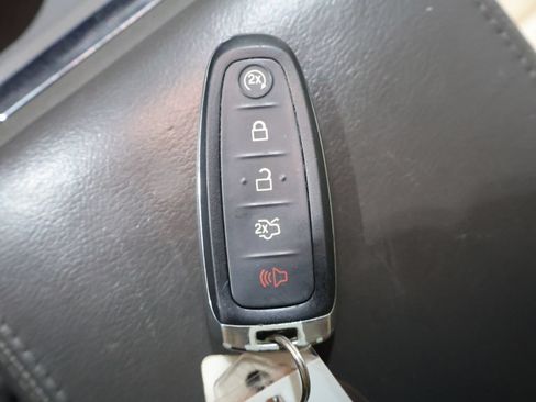 Used 2019 Lincoln MKT AWD image 28
