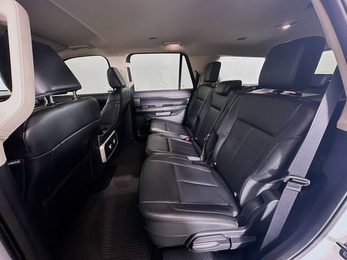 Used 2023 Ford Expedition XLT image 28