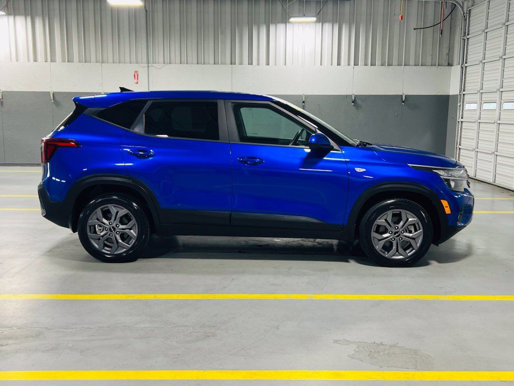 Used 2024 Kia Seltos LX AWD/4WD image 18