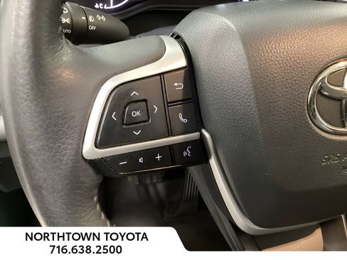 Used 2025 Toyota Sienna XLE FWD image 20
