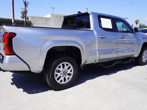 Certified 2025 Toyota Tacoma SR5 AWD/4WD image 7