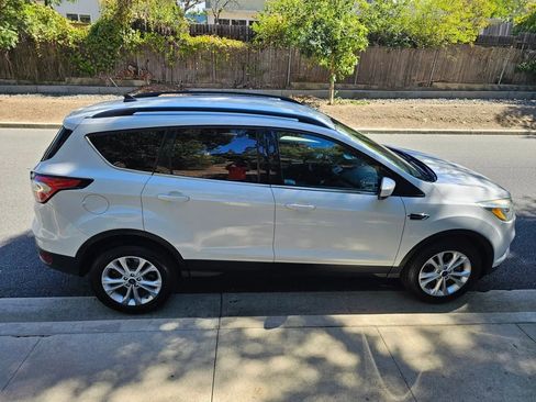 Used 2018 Ford Escape SE w/ SE Sync 3 Package AWD/4WD image 12