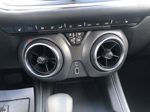 Used 2025 Chevrolet Blazer LT image 29