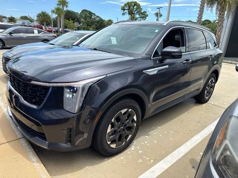 Certified 2025 Kia Sorento S w/ Panoramic Sunroof Package FWD image 2