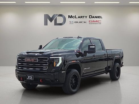 Used 2025 GMC Sierra 2500 AT4 w/ AT4 Premium Plus Package AWD/4WD image 3