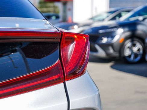 Used 2021 Toyota Prius Prime XLE w/ Carpet Mat Package (TMS) image 10