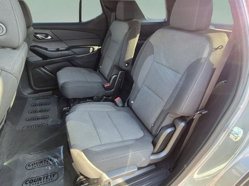 Used 2023 Chevrolet Traverse LT FWD image 17