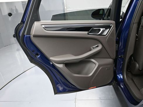 Certified 2025 Porsche Macan AWD/4WD image 23