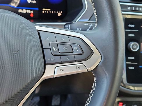 Used 2022 Volkswagen Tiguan SE w/ Panoramic Sunroof Package image 18
