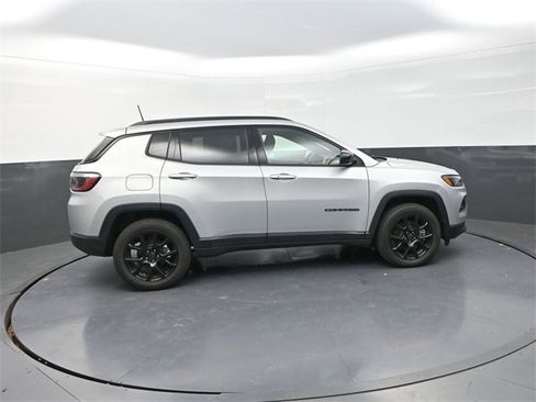 New 2026 Jeep Compass Latitude image 8