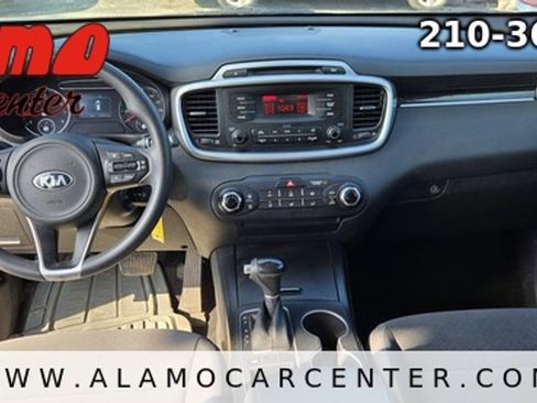 Used 2017 Kia Sorento L FWD image 36