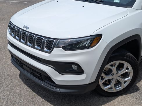 Used 2024 Jeep Compass Latitude AWD/4WD image 12