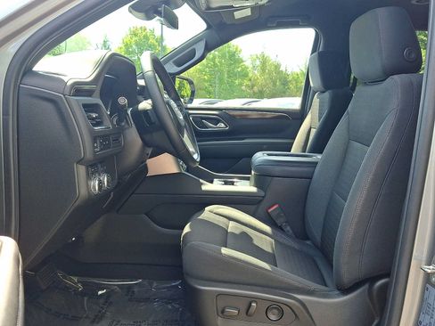 Used 2023 GMC Yukon SLE w/ Gmc Pro Safety Plus Package AWD/4WD image 16