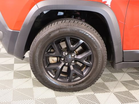 Used 2018 Jeep Cherokee Trailhawk AWD/4WD image 17