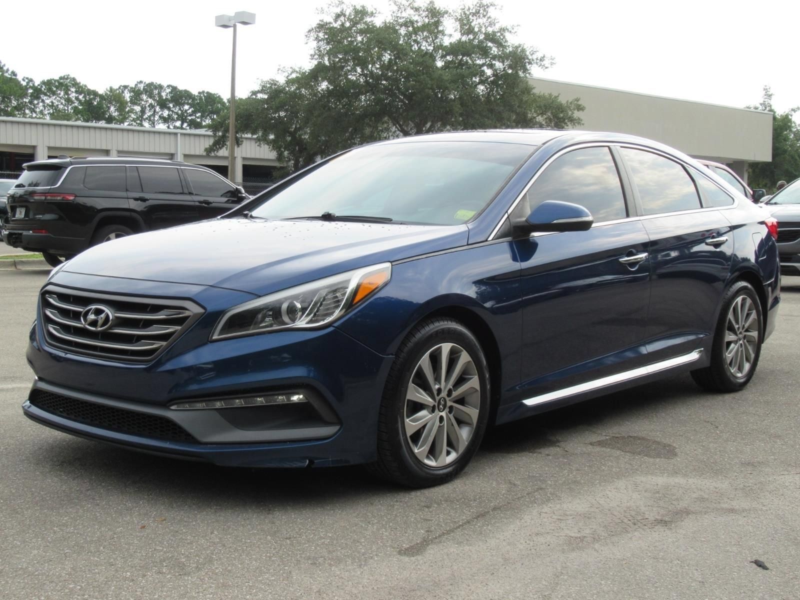 Used 2016 Hyundai Sonata Sport w/ Option Group 1V FWD image 3