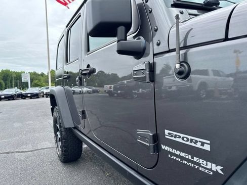 Used 2018 Jeep Wrangler Unlimited Sport S AWD/4WD image 10