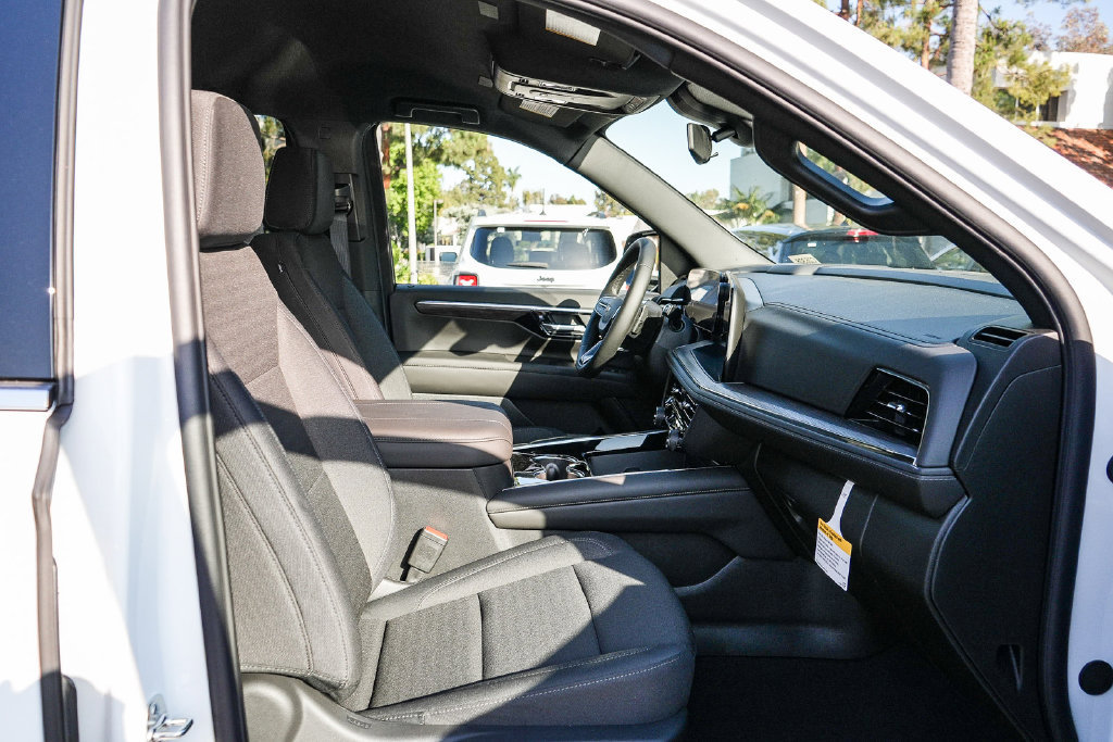 New 2026 Chevrolet Tahoe LS w/ LPO, Dark Essentials Package AWD/4WD image 16