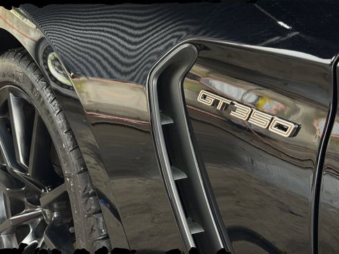 Used 2016 Ford Mustang Shelby GT350 w/ Track Package image 21