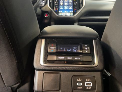 Used 2024 Subaru Ascent Premium w/ Convenience Package image 16