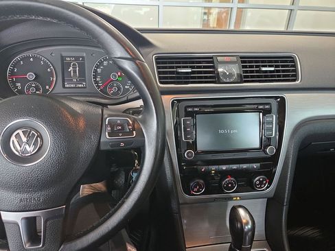 Used 2014 Volkswagen Passat 1.8T SE FWD image 11