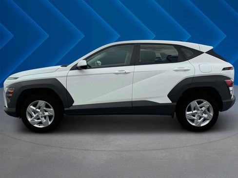 New 2025 Hyundai Kona SE image 3