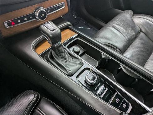 Used 2017 Volvo XC90 T6 Inscription w/ Vision Package AWD/4WD image 13