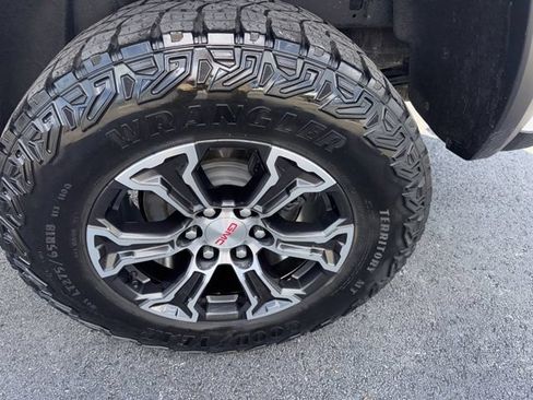 Used 2023 GMC Canyon AT4 w/ AT4 Premium Package AWD/4WD image 10