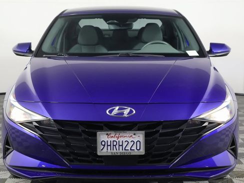 Used 2023 Hyundai Elantra SEL w/ Convenience Package FWD image 2
