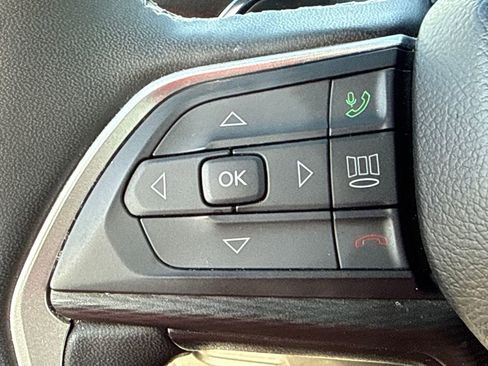 Used 2024 Jeep Grand Cherokee L Laredo image 27