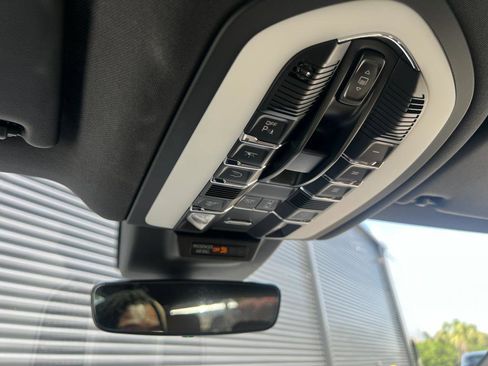 Certified 2025 Porsche Macan image 22