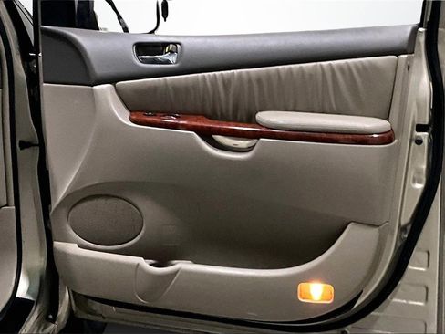 Used 2004 Toyota Sienna XLE image 25