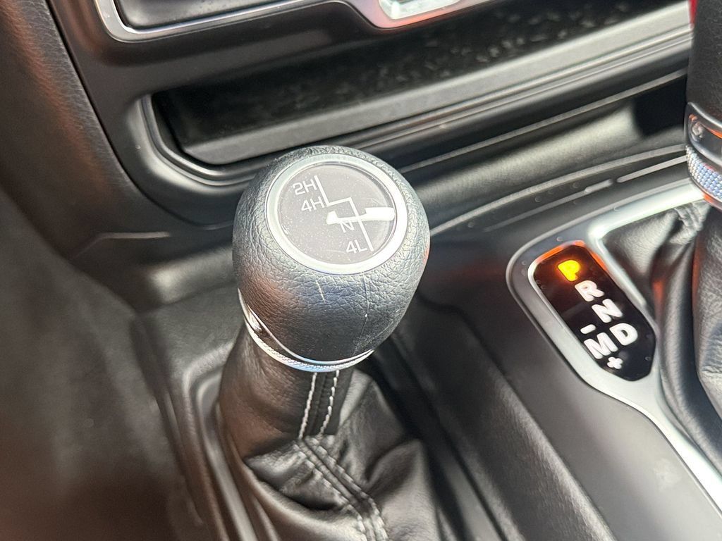 Used 2026 Jeep Wrangler Unlimited Sahara AWD/4WD image 23