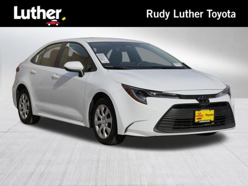 Certified 2025 Toyota Corolla LE FWD image 1