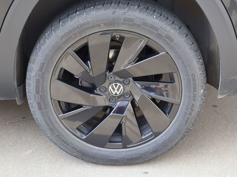 Used 2024 Volkswagen Atlas SE image 30