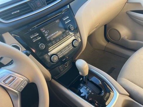 Used 2014 Nissan Rogue SV image 19