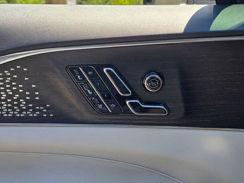 Used 2023 Cadillac Lyriq 2WD image 15