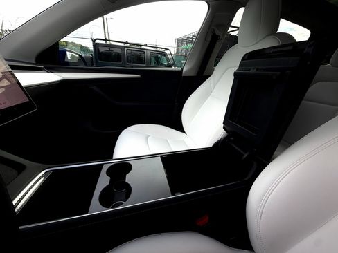 Used 2022 Tesla Model Y Long Range AWD/4WD image 28
