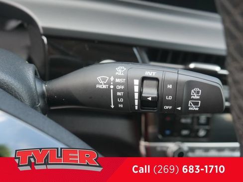 Used 2025 Kia Seltos S AWD/4WD image 23