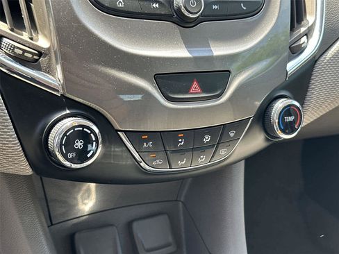 Used 2017 Chevrolet Cruze LT FWD image 35