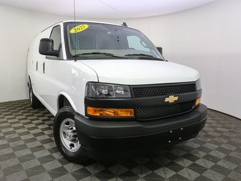 Used 2025 Chevrolet Express 2500 w/ Driver Convenience Package RWD image 3