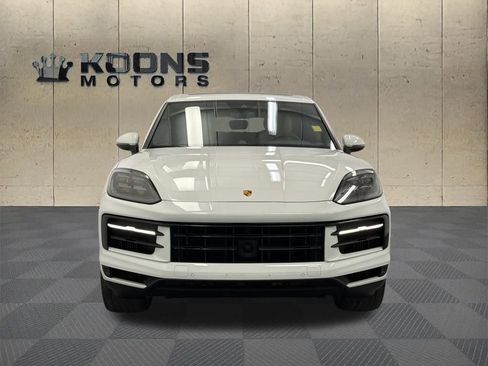 Used 2024 Porsche Cayenne S image 3