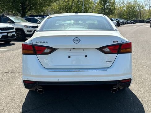 Certified 2023 Nissan Altima 2.5 SR w/ SR Premium Package AWD/4WD image 3