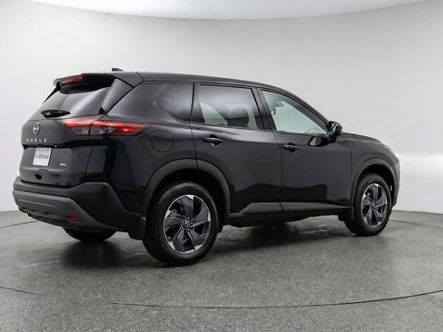 Used 2025 Nissan Rogue SV image 9