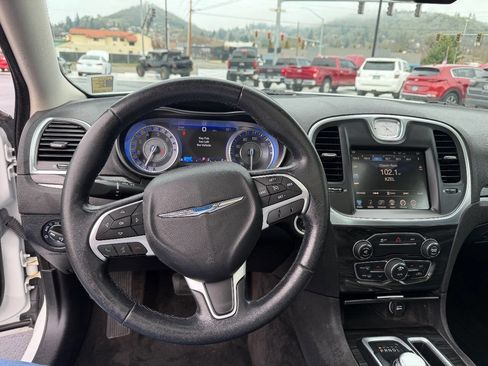 Used 2016 Chrysler 300 Limited image 9