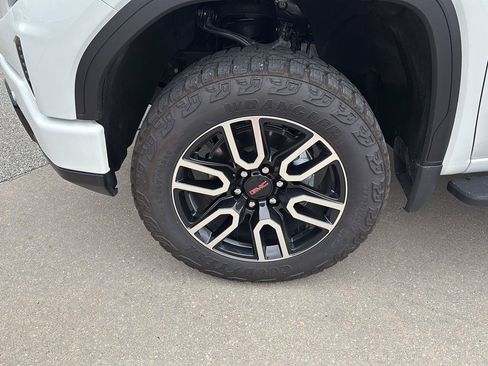 Used 2025 GMC Sierra 1500 AT4 w/ AT4 Premium Package AWD/4WD image 12
