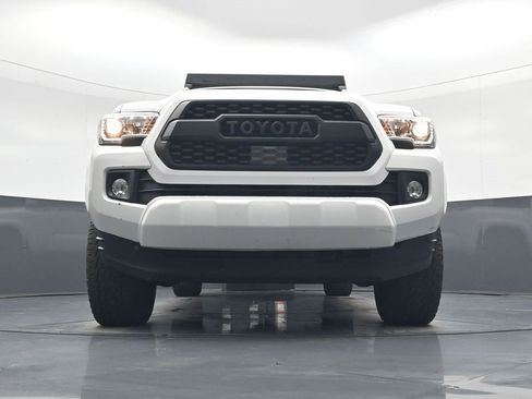 Used 2018 Toyota Tacoma TRD Sport image 22