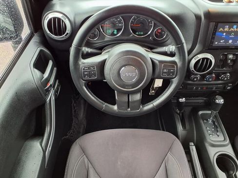 Used 2013 Jeep Wrangler Unlimited Sahara w/ Connectivity Group AWD/4WD image 13