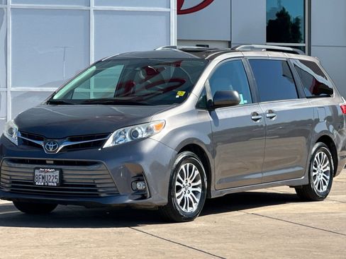 Certified 2018 Toyota Sienna XLE w/ XLE Navigation Package FWD image 8